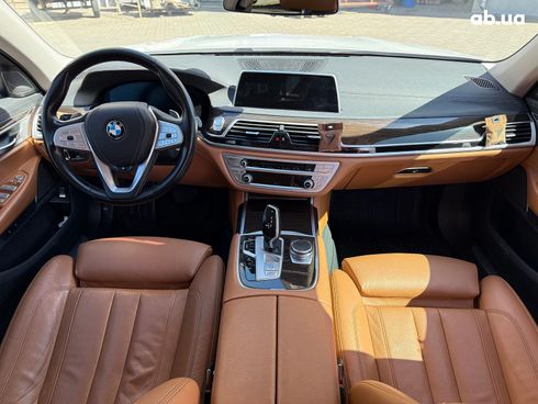BMW 7 серия 2019 белый - фото 20