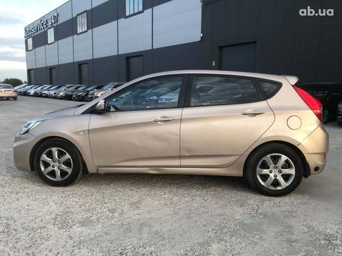 Hyundai Accent 2013 бежевый - фото 9