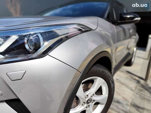 Toyota C-HR 2016 - фото 2