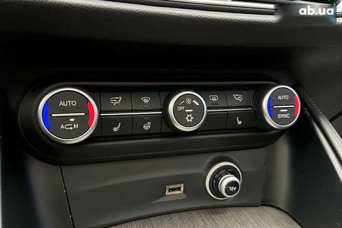Alfa Romeo Stelvio 2017 - фото 18