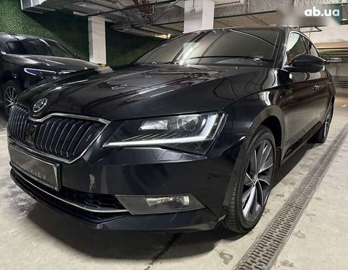 Skoda Superb 2018 - фото 8