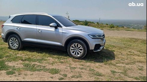 Volkswagen Touareg 2019 серый - фото 8