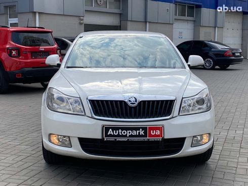 Skoda octavia a5 2010 белый - фото 2