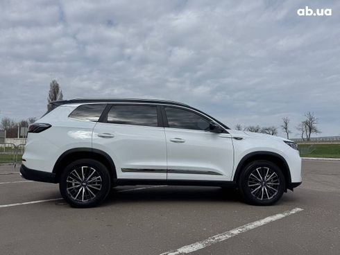 Chery Tiggo 8 Pro 2023 белый - фото 3
