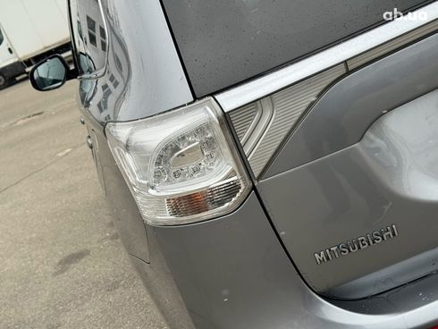 Mitsubishi Outlander PHEV 2013 серый - фото 11