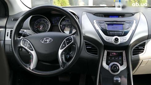 Hyundai Elantra 2011 - фото 16