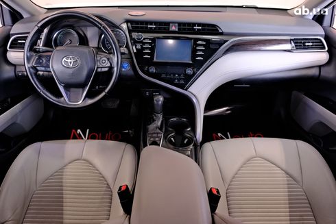 Toyota Camry 2019 белый - фото 7