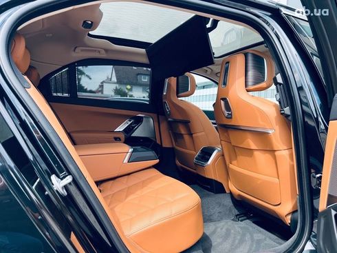 BMW i7 2023 - фото 18