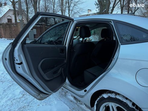 Ford Fiesta 2016 серый - фото 20