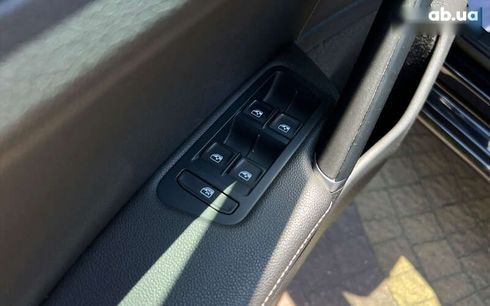 Volkswagen e-Golf 2020 - фото 16