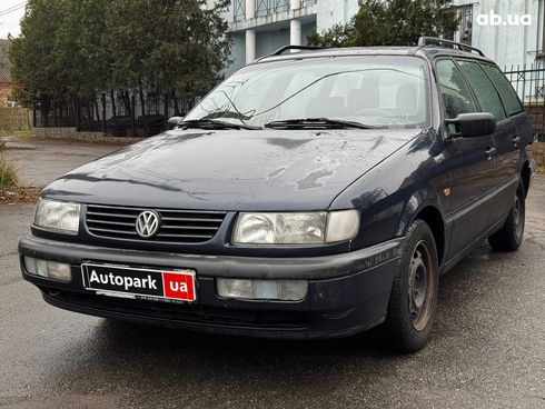 Volkswagen passat b4 1996 синий - фото 2