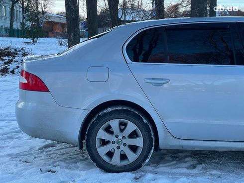 Skoda Superb 2012 серый - фото 5