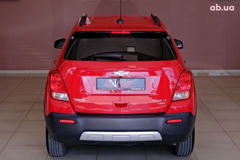 Chevrolet Trax 2016 красный - фото 6