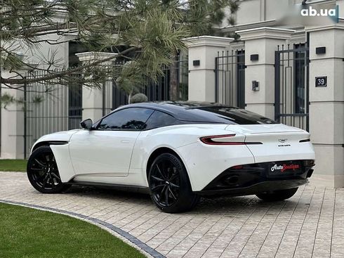 Aston Martin DB11 2018 - фото 11