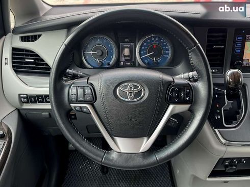 Toyota Sienna 2017 - фото 19