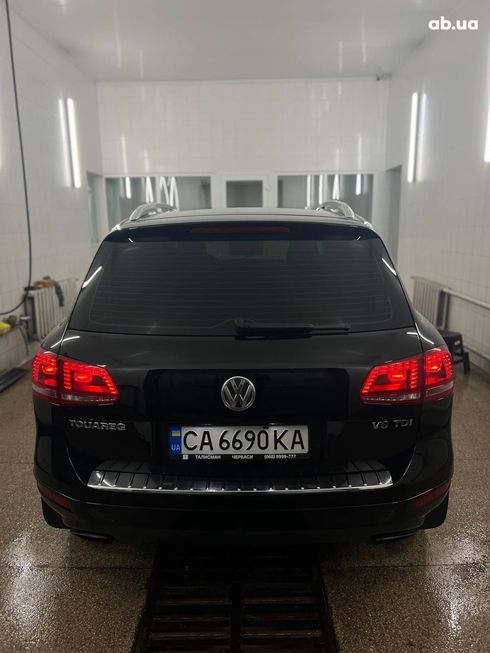 Volkswagen Touareg 2012 черный - фото 4