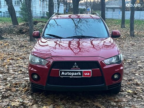 Mitsubishi Outlander 2010 красный - фото 2