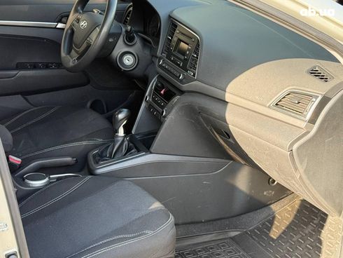 Hyundai Elantra 2018 бежевый - фото 16