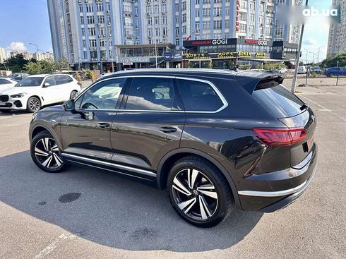Volkswagen Touareg 2022 - фото 17