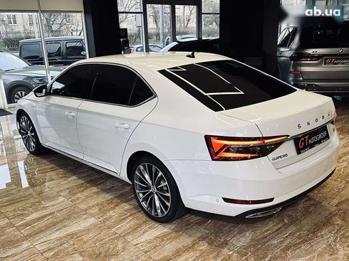 Skoda Superb 2021 - фото 9