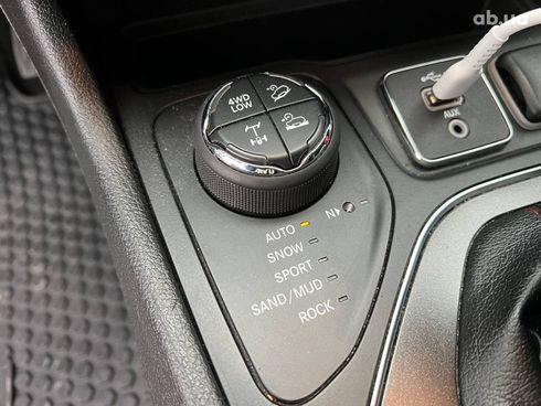 Jeep Cherokee 2018 зеленый - фото 61