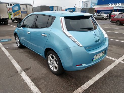 Nissan Leaf 2015 голубой - фото 7