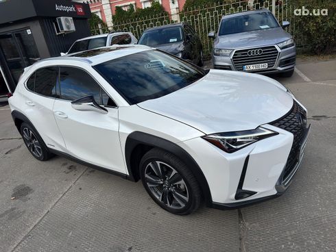 Lexus UX 2020 белый - фото 10