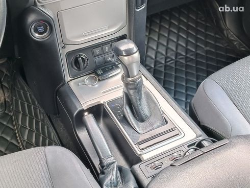 Toyota Land Cruiser Prado 2018 белый - фото 18