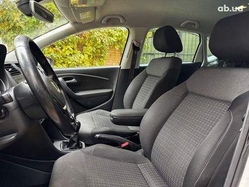 Volkswagen Polo 2015 белый - фото 22