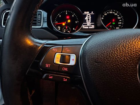 Volkswagen Jetta 2016 белый - фото 15