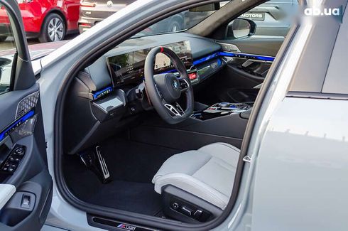 BMW M5 2025 - фото 22