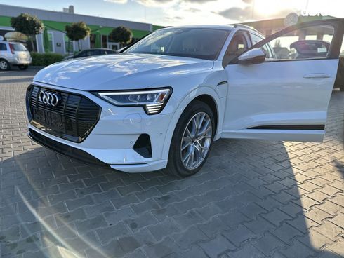 Audi E-Tron 2021 белый - фото 11