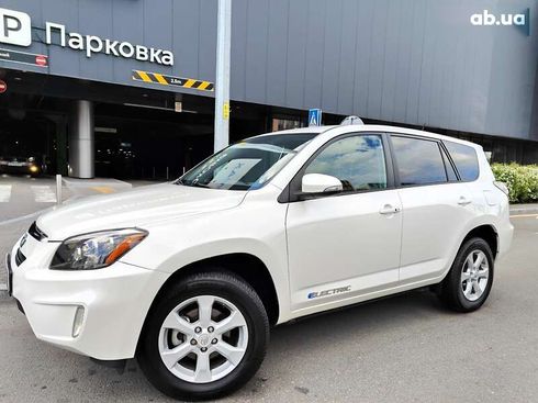 Toyota RAV4 2013 - фото 8