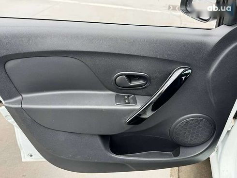 Renault Logan 2018 - фото 23