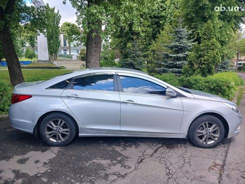 Hyundai Sonata 2015 серый - фото 4