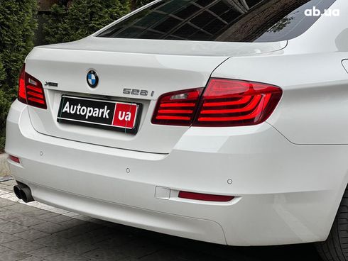 BMW 5 серия 2014 белый - фото 23