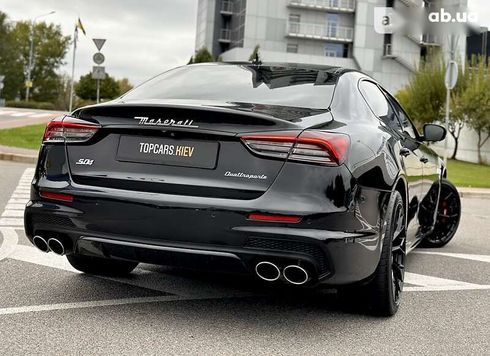 Maserati Quattroporte 2017 - фото 17