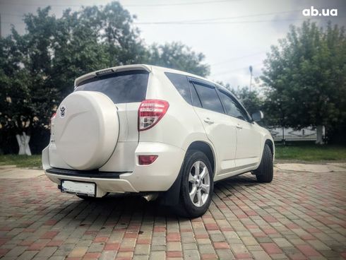 Toyota RAV4 2011 белый - фото 4