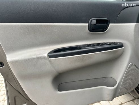 Hyundai Accent 2008 бежевый - фото 17
