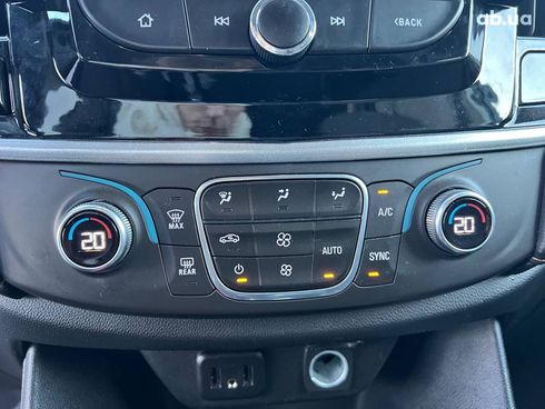 Chevrolet Traverse 2017 серый - фото 30