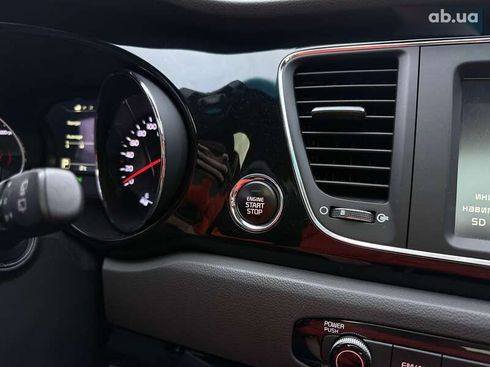 Kia Carnival 2016 - фото 22
