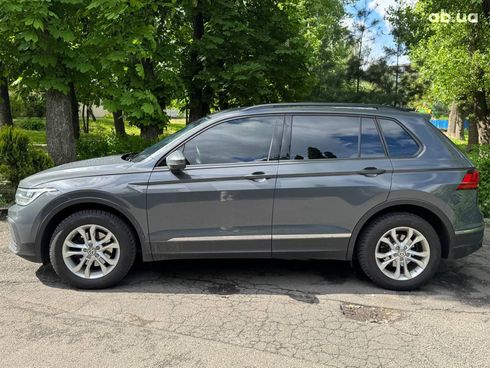 Volkswagen Tiguan 2021 серый - фото 5