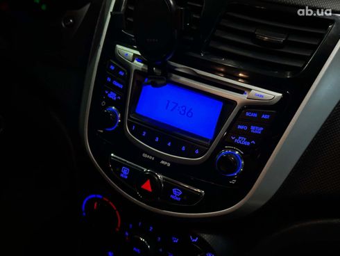 Hyundai Accent 2011 белый - фото 20