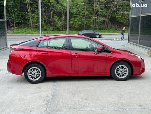 Toyota Prius 2018 красный - фото 28