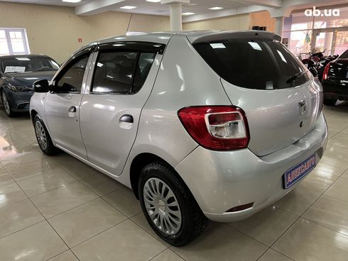 Dacia Sandero 2015 серебристый - фото 4