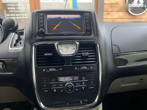 Lancia Voyager 2013 - фото 14