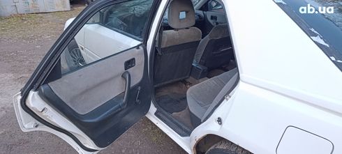 Mazda 323 1990 белый - фото 10