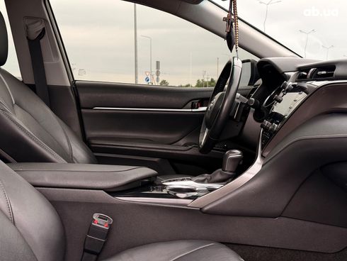 Toyota Camry 2020 черный - фото 17