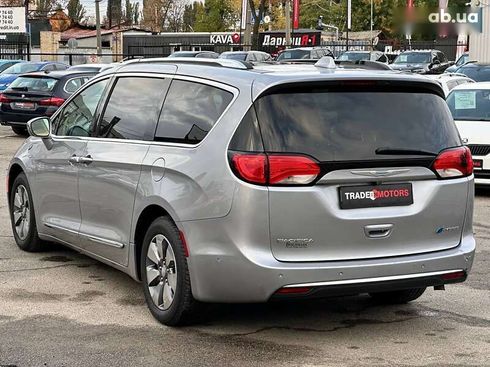 Chrysler Pacifica 2017 - фото 12