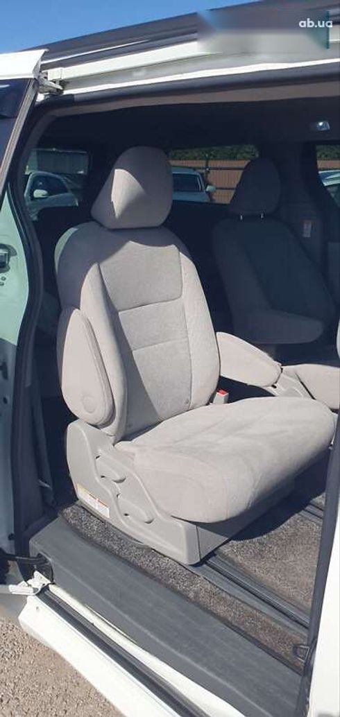 Toyota Sienna 2016 - фото 15